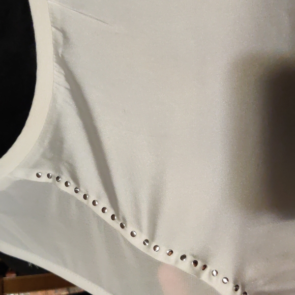 Rampage 🤍 white studded sheer accent sleeveless top - Picture 4 of 9
